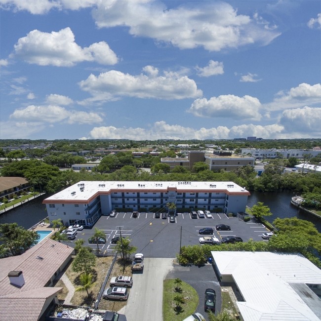 Building Photo - Coral Ridge Isles Apartments