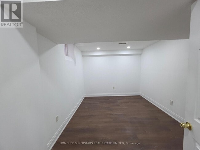 Building Photo - 5 Big Moe Crescent