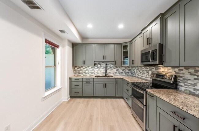 Foto del edificio - 310 Big Creek Way