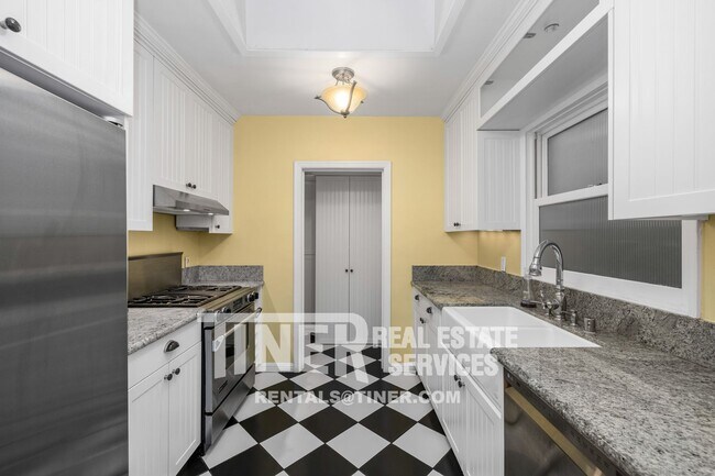 Foto del edificio - 3571 D St