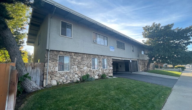 Building Photo - 927 Fitzuren Rd