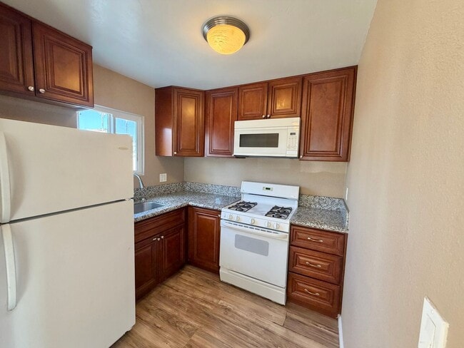 Foto del edificio - 4041-43 National Ave