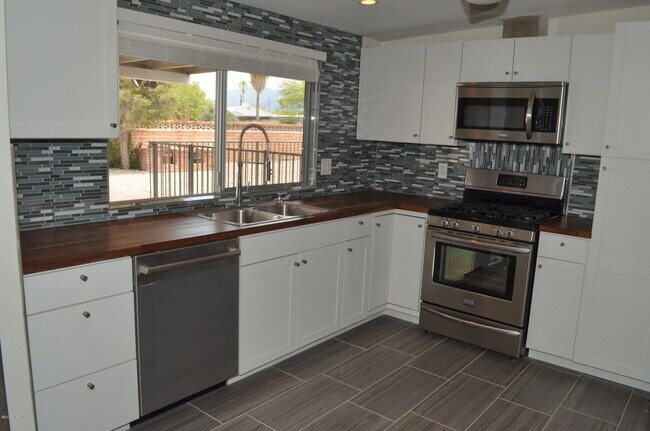 Foto del edificio - 614 N Medford Dr