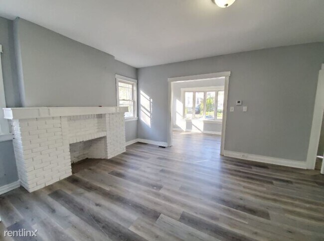 Foto del edificio - 3 br, 1 bath House - 70 Grumman Ave 1