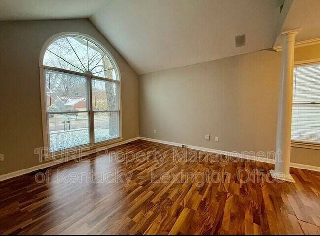 Building Photo - 552 Forest Hill Dr