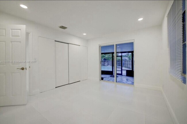 Foto del edificio - 1101 NW 14th Ct