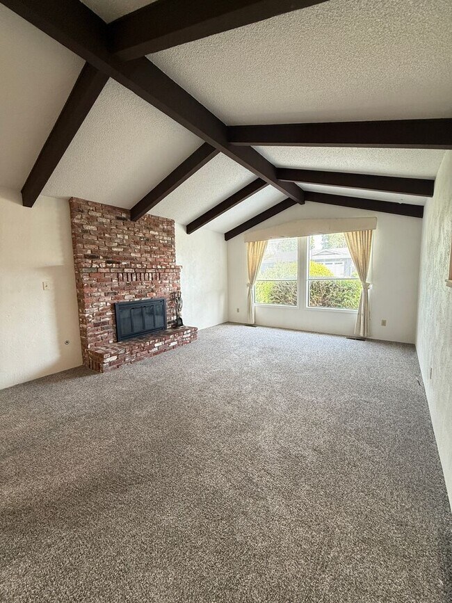 Foto del edificio - Charming 3 bed 2 bath home in SE Medford!