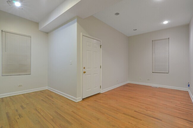 Foto del edificio - 3048 N Clybourn Ave