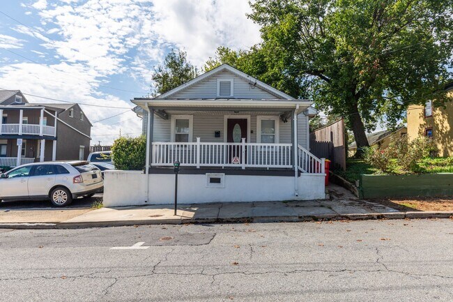 Foto del edificio - 2 Bed, 1 Bath Rancher in Charles Town, WV