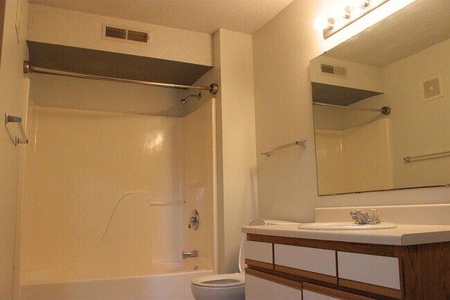 Foto del edificio - 560 Penn Ct