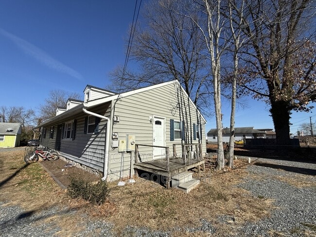 Building Photo - 201 N Irving Ave