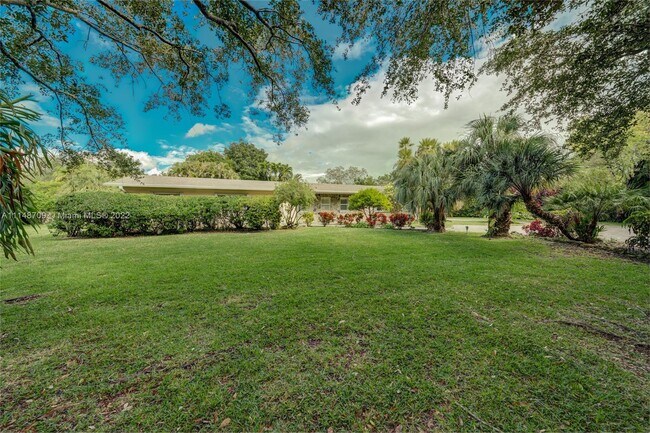 Foto del edificio - 9255 SW 99th St