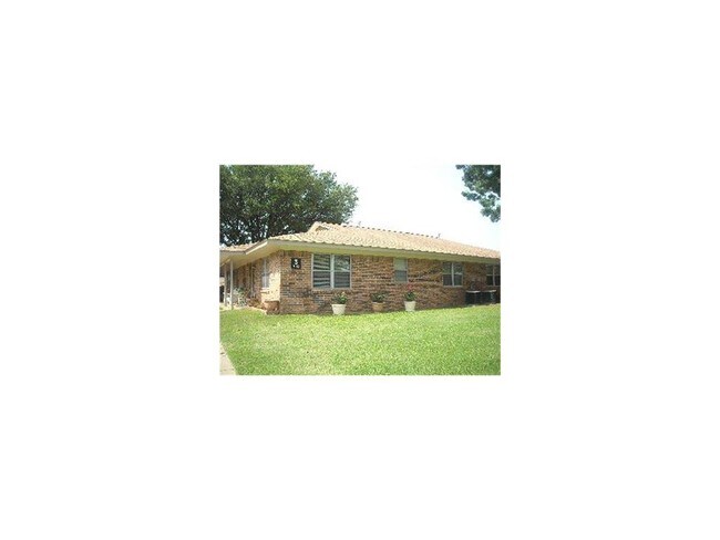 Building Photo - 213 Val Verde