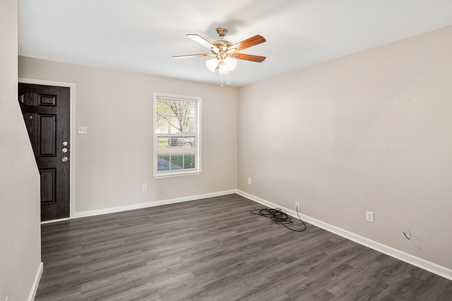 Building Photo - 3110 Briarcrest Dr