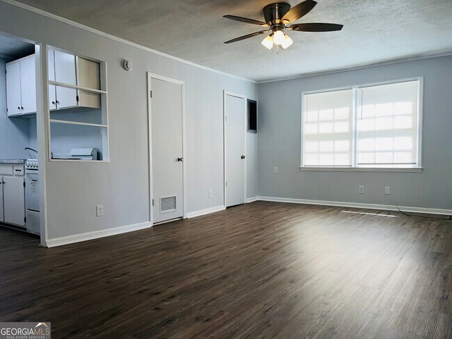 Foto del edificio - 601 W Haralson St