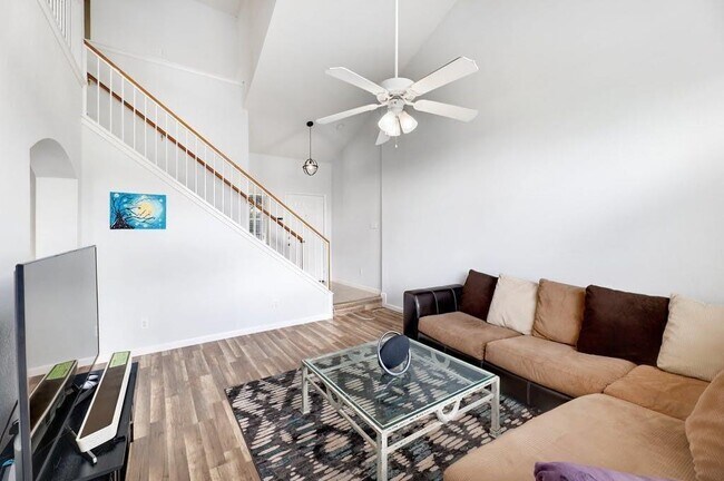 Building Photo - 505 Woodsorrel Way