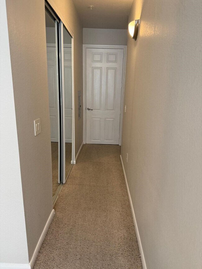 Building Photo - 7575 Kirby Dr