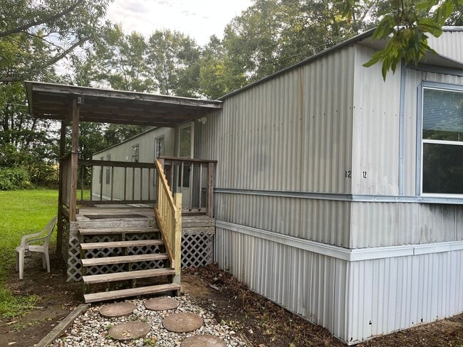 2 Bed, 2 Bath Mobile Home Available Now! - 2 Bed, 2 Bath Mobile Home Available Now!