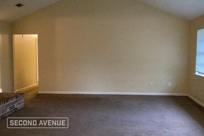 Foto del edificio - 16339 Maplemont Dr