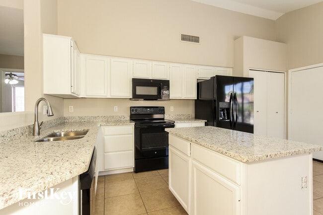 Building Photo - 7225 W Blackhawk Dr