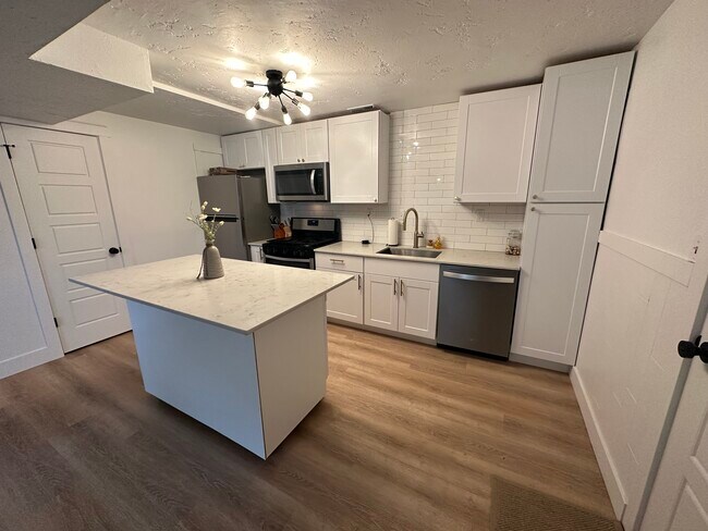 Building Photo - 6370 S Santa Cruz Dr