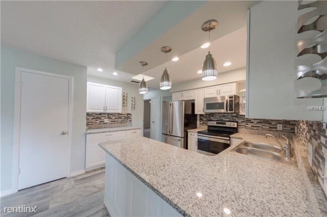 Foto del edificio - 5 br, 2 bath House - 624 Pearl Rd Fl 32708