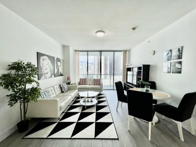 Foto del edificio - 79 SW 12th St