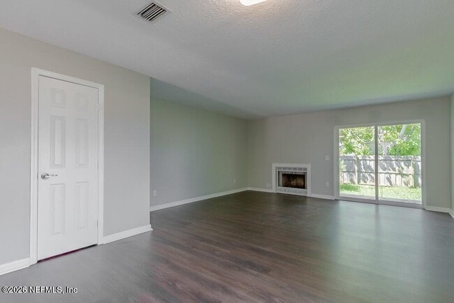 Building Photo - 360 14th Ave S