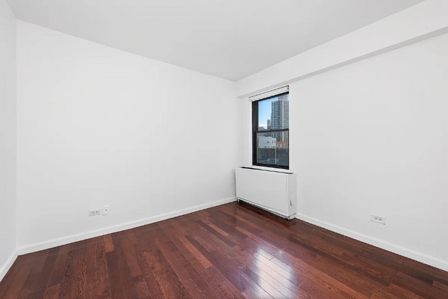Building Photo - 345 E 80th St