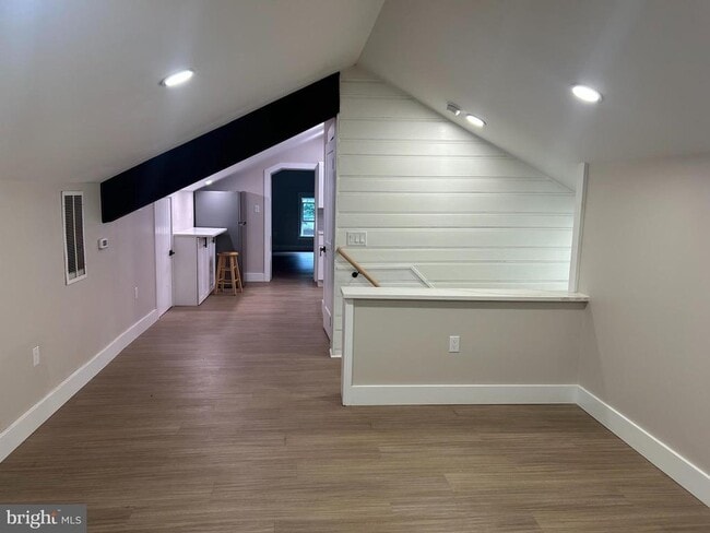 Building Photo - 71 Dreamland Park Dr