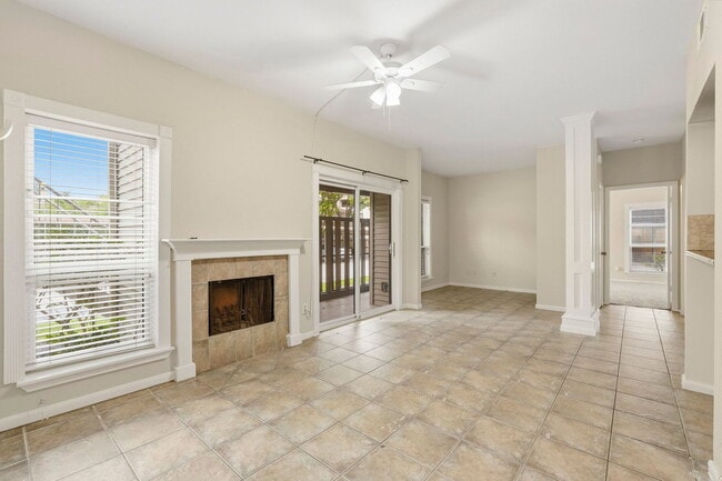 Photo - 2025 Augusta Dr Apartment