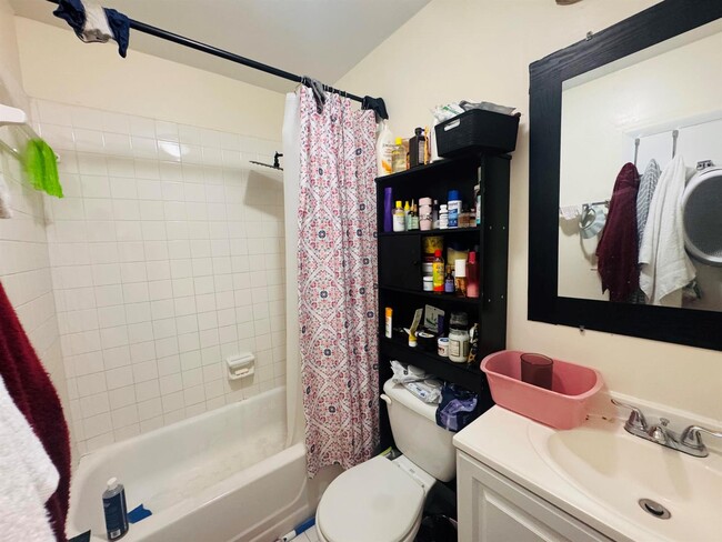 Foto del edificio - 8025 Colony Cir S