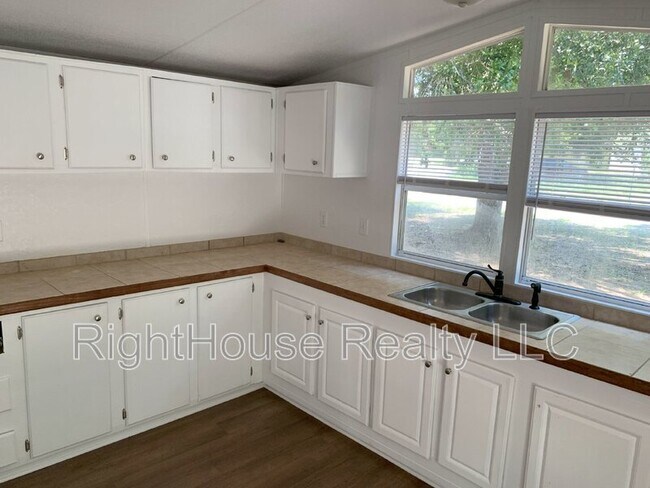 Foto del edificio - 35402 Lake Bradley Drive