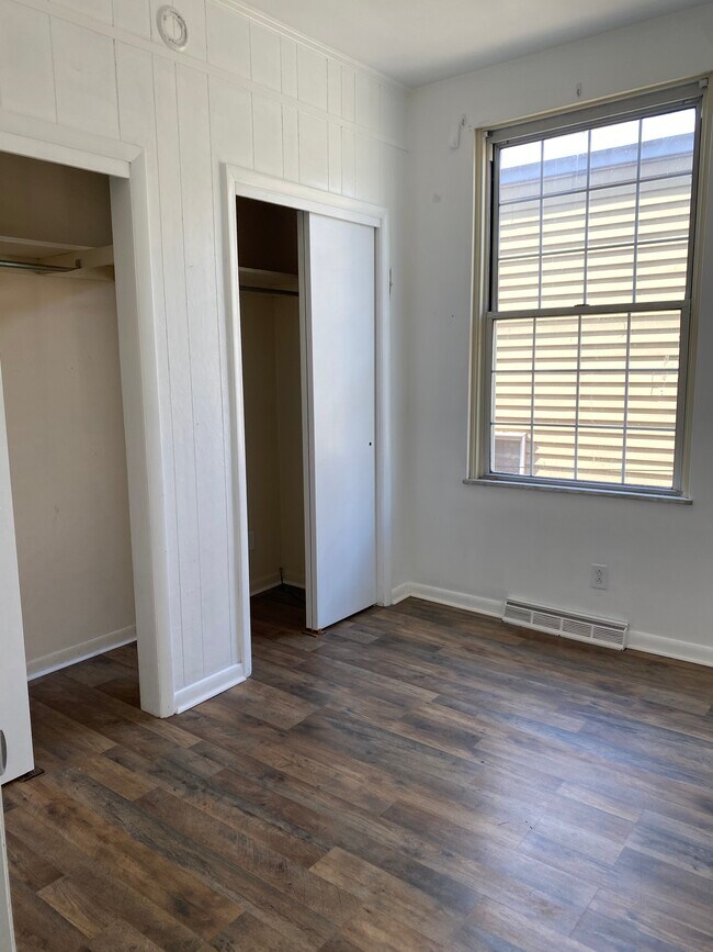 Dormitorio 1 - 609 Main St