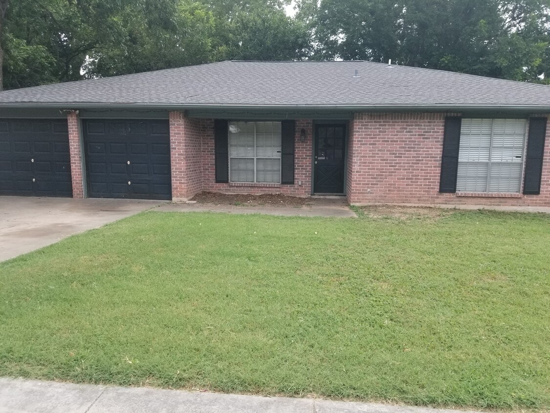 Primary Photo - 10505 Golden Quail Dr