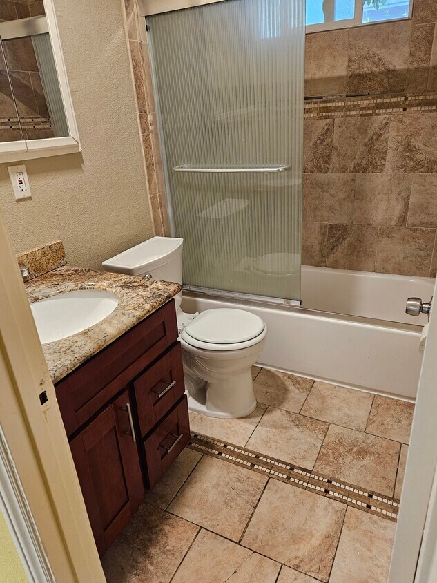 Foto principal - 24508 Leona Dr