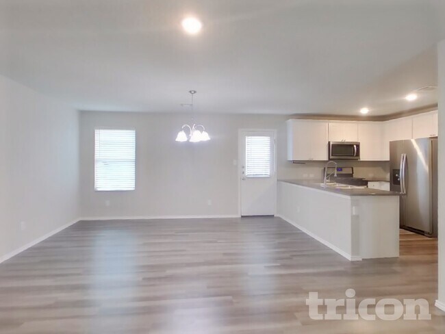 Building Photo - 102 Elizondo Way