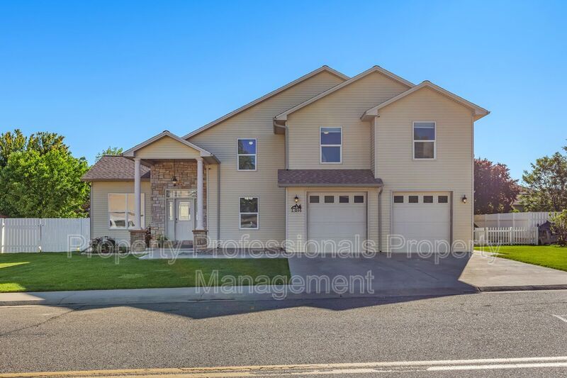1384 Firethorn Dr, Rifle, CO 81650 House Rental in Rifle, CO