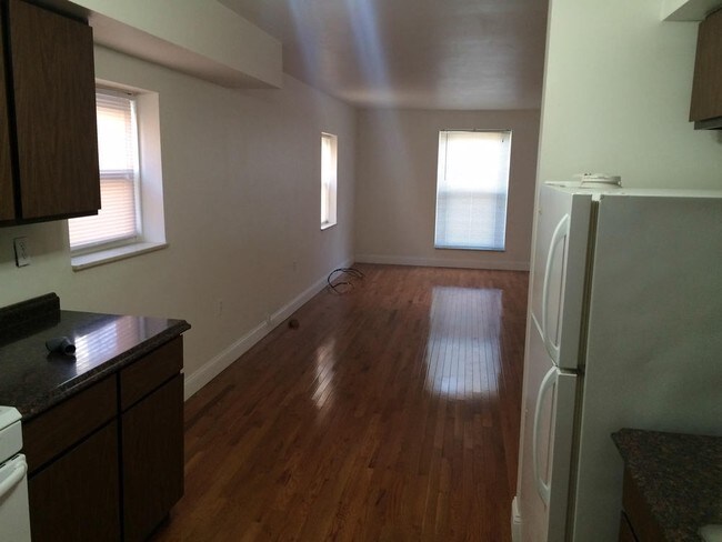 Interior Photo - 136 Oneida St