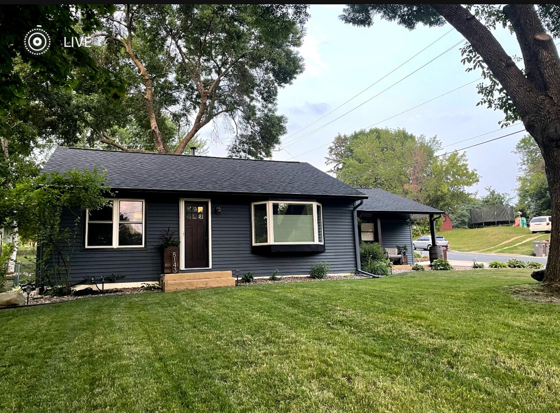 Primary Photo - 8143 Victoria Dr