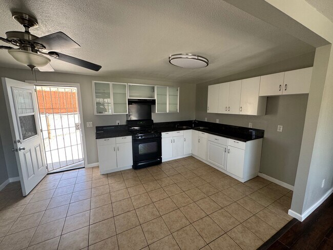 Building Photo - 1160 Mojave Dr