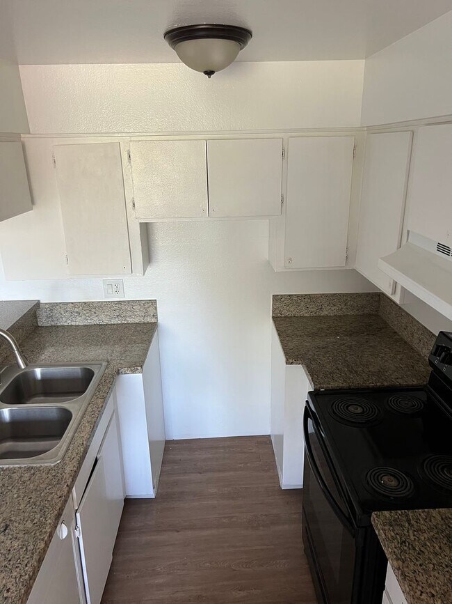 Foto del edificio - Updated 1BD/1BA Apartment in well maintain...