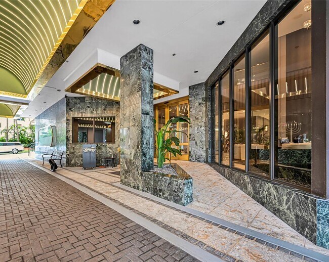 Foto del edificio - 10175 Collins Ave