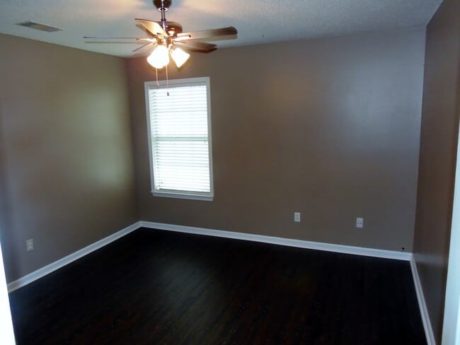 Building Photo - Call Tonia Rollins (501)626-9917