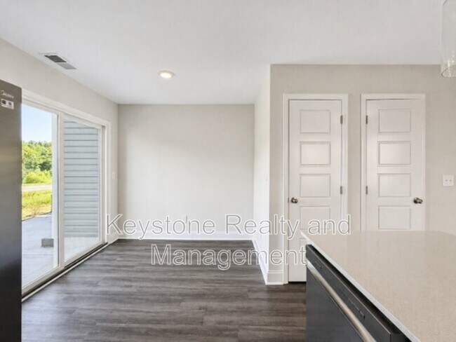 Building Photo - 1201 Woodland Vly Ln