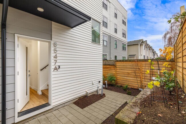 Foto del edificio - Gorgeous Greenlake Area 2 Bedroom Townhouse