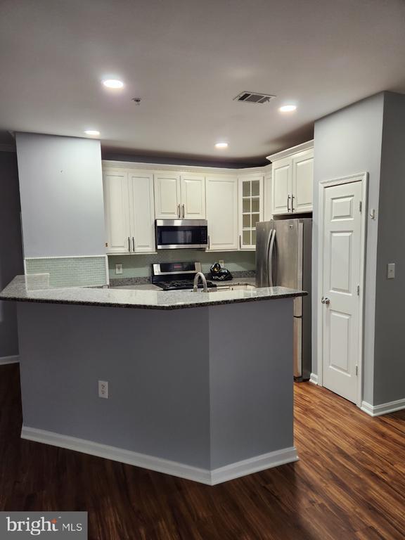 Foto del edificio - 5106 Travis Edward Way