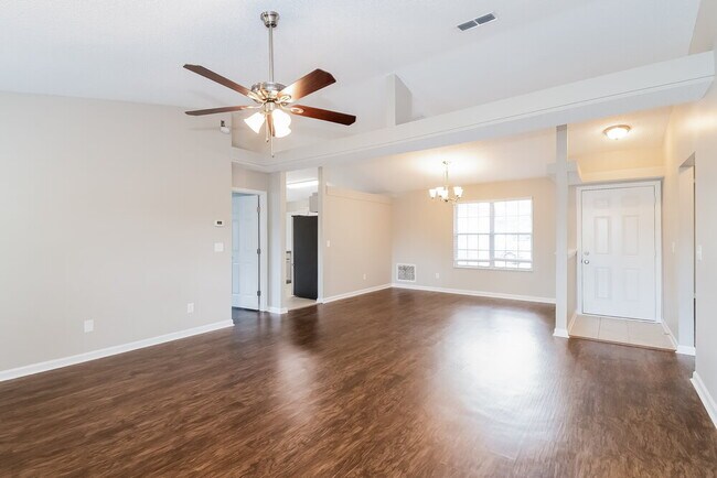 Foto del edificio - 2115 Orangewood St