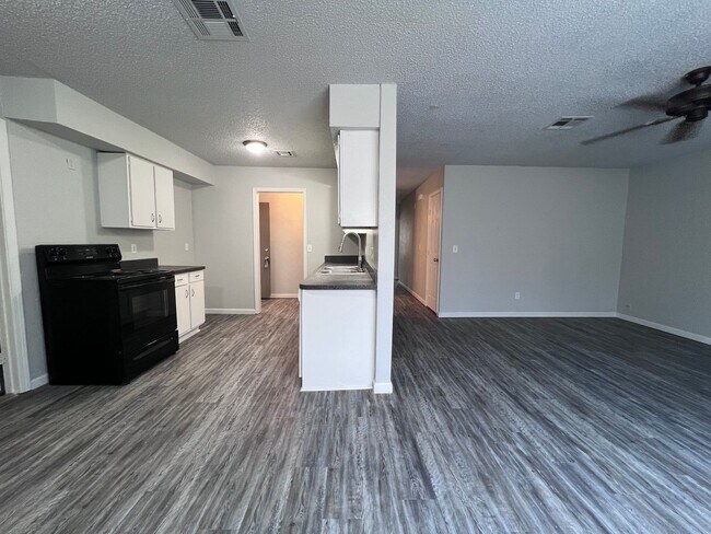 Foto del edificio - 14456 NE 4th St