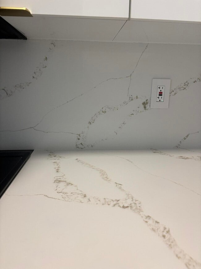 Building Photo - 924 SE 2nd St